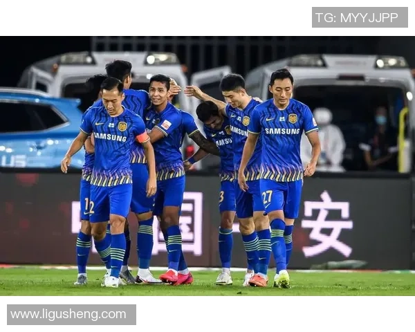 RB莱比锡迎战哼肯全力争胜精彩对决引发球迷热议