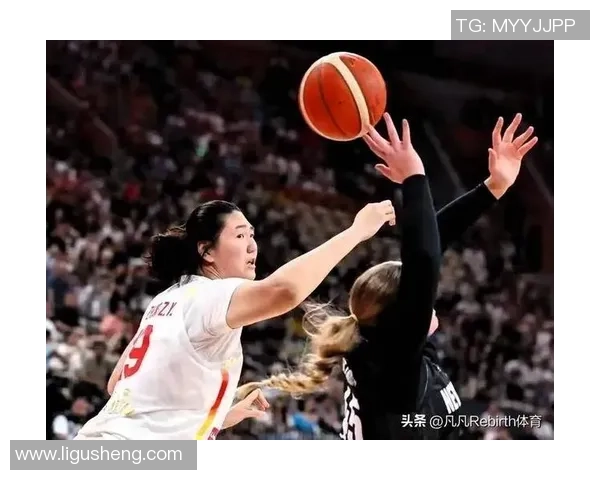 台北女篮与日本女篮激战正酣谁能在国际赛场上笑到最后